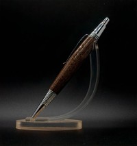 Dressed in Walnut. Great kit.