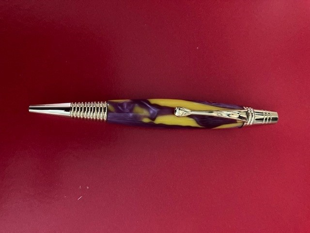 עטים יפים ,מבריקים ,מחומר אקרילי