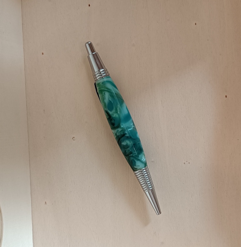 A pen we called "The Forest in the Fog".
Made of epoxy resin. Green and mint colored ballpoint pen. Silver finish. Runs on click. Beautiful, light, fits perfectly in your hand.
The product is 100% handmade, an original item, one of a kind.