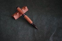 Stylo plume Churchill réalisé en olivier d'Italie