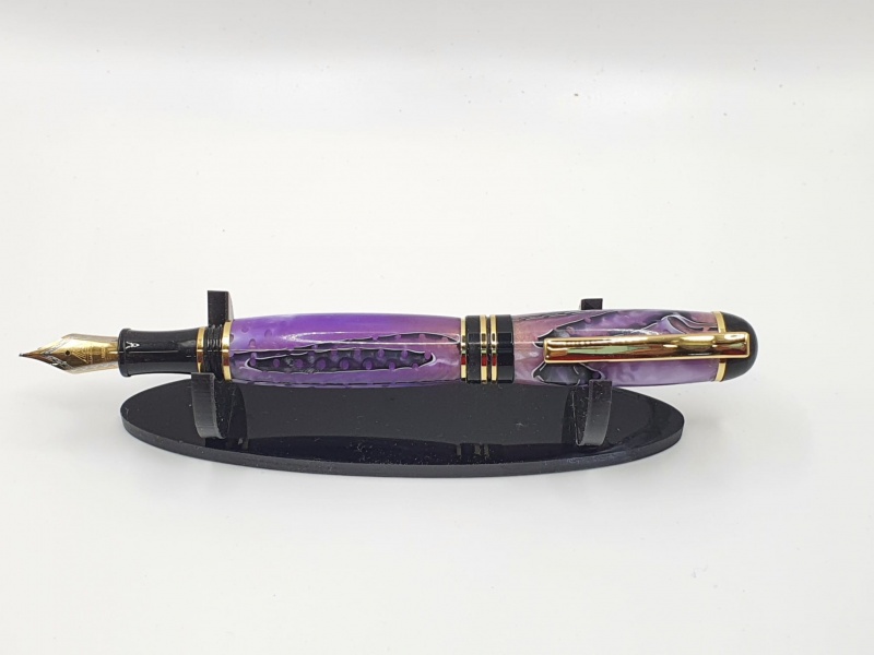 Mixture of wood and amazing acrylic pens super nice kits to use