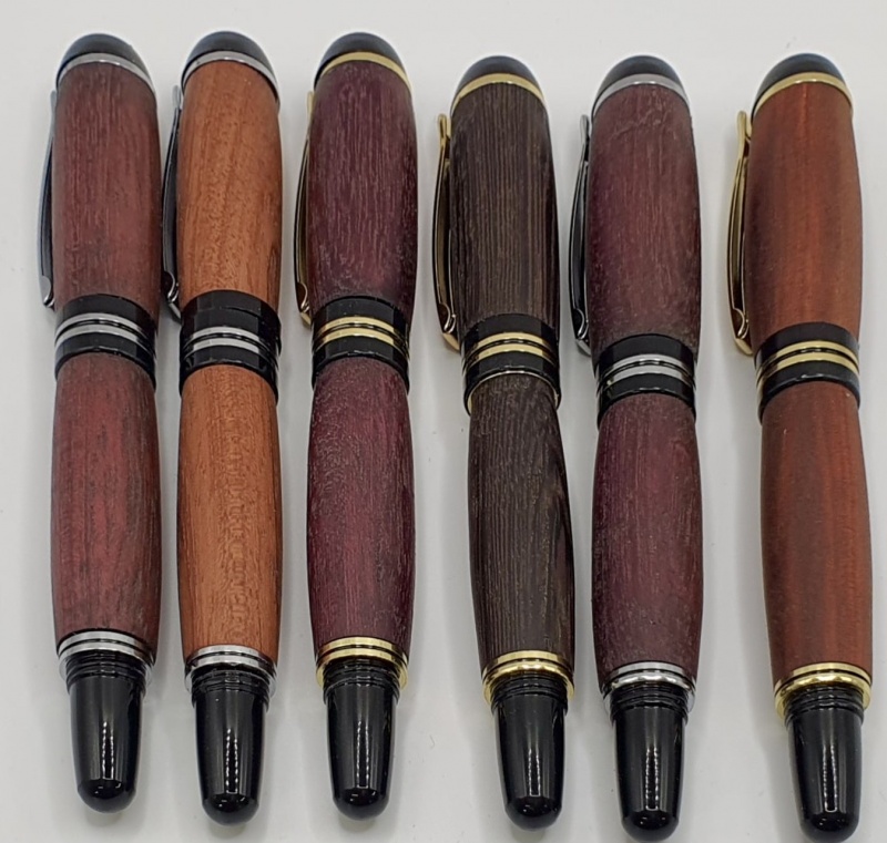 Mixture of wood and amazing acrylic pens super nice kits to use