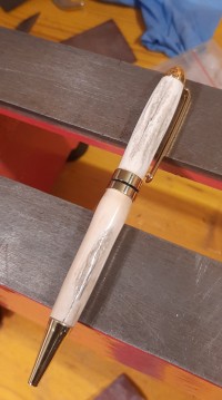 Corno di capriolo.
È il primo lavoro con questo nuovo kit.
Facile da montare, resistente e un design ...