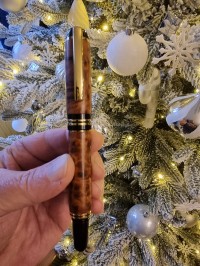 Another quality pen kit from Strongink, this time with Thuya Burr
