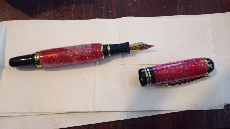 ist churchill fountain pen. nice kits. good quality.