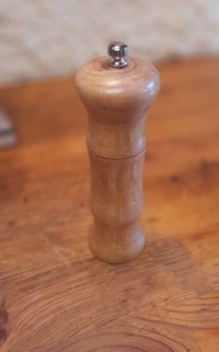 Kit facile da montare, materiale resistente.
Qui ho usato legno di ciliegio.