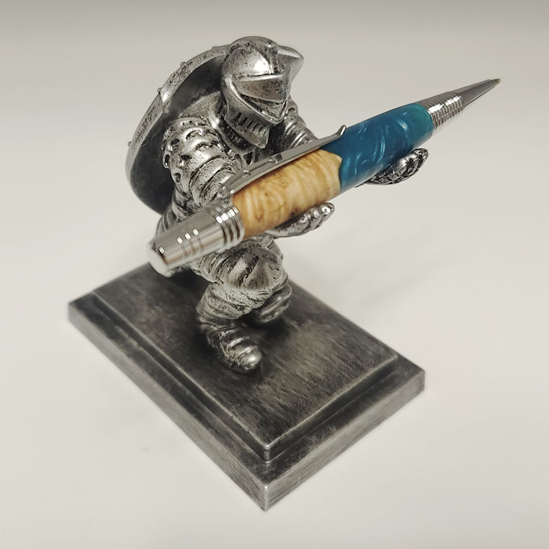 Shield Knight Creative Pen Stand