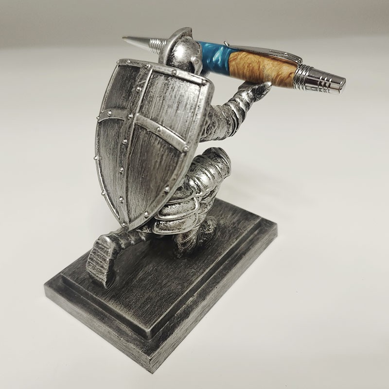 Shield Knight Creative Pen Stand
