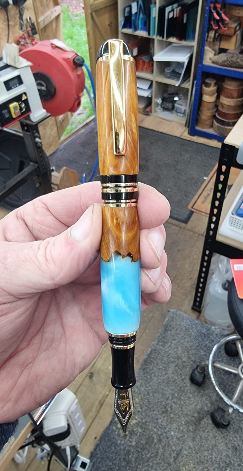 Thought I would try the Strongink Hybrid blank with a Strongink Churchill pen kit